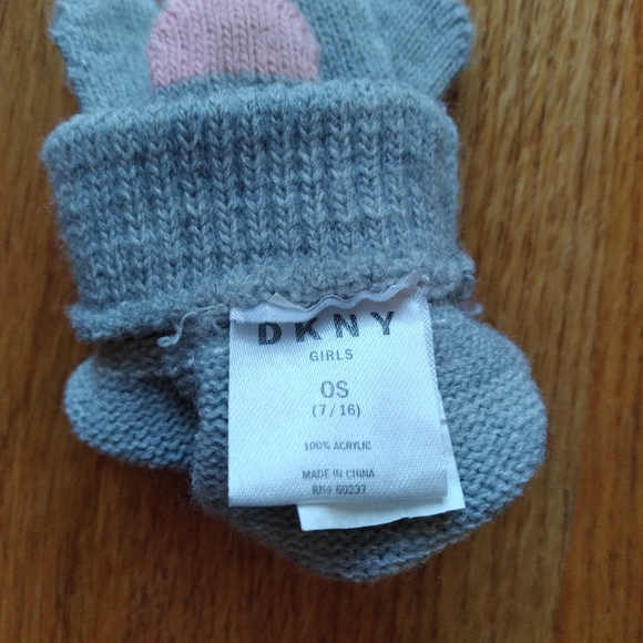Girls DKNY Metallic Hat Glove Set Grey Knit Pompom Touchscreen Tech Touch Tips - Picture 12 of 16
